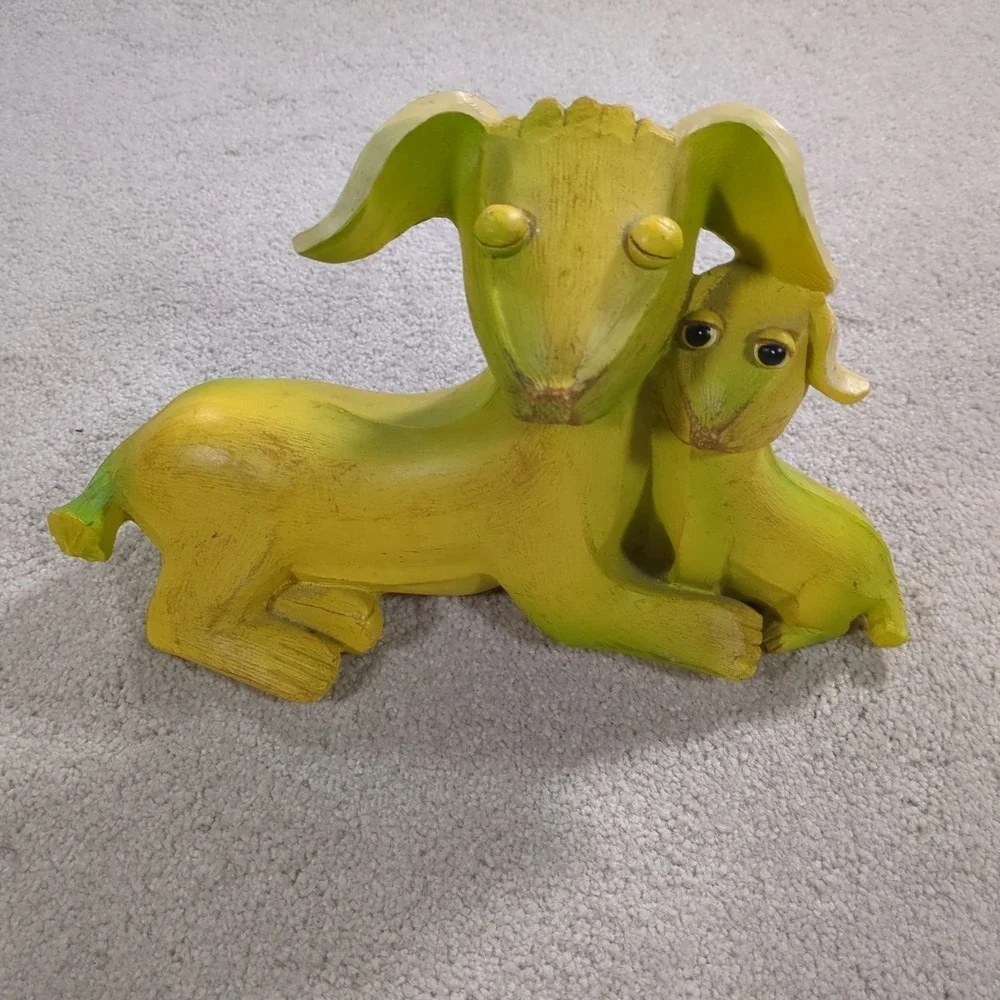 ENESCO Plantain Stan Home Grown Mom & Puppy Banana‎ Dachshund